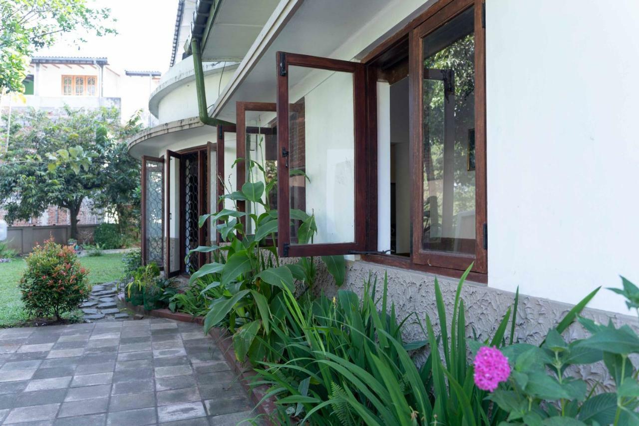 Don'S Lounge & Villa Канді Екстер'єр фото