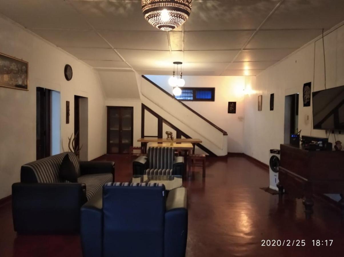 Don'S Lounge & Villa Канді Екстер'єр фото