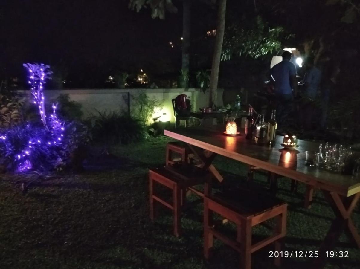 Don'S Lounge & Villa Канді Екстер'єр фото