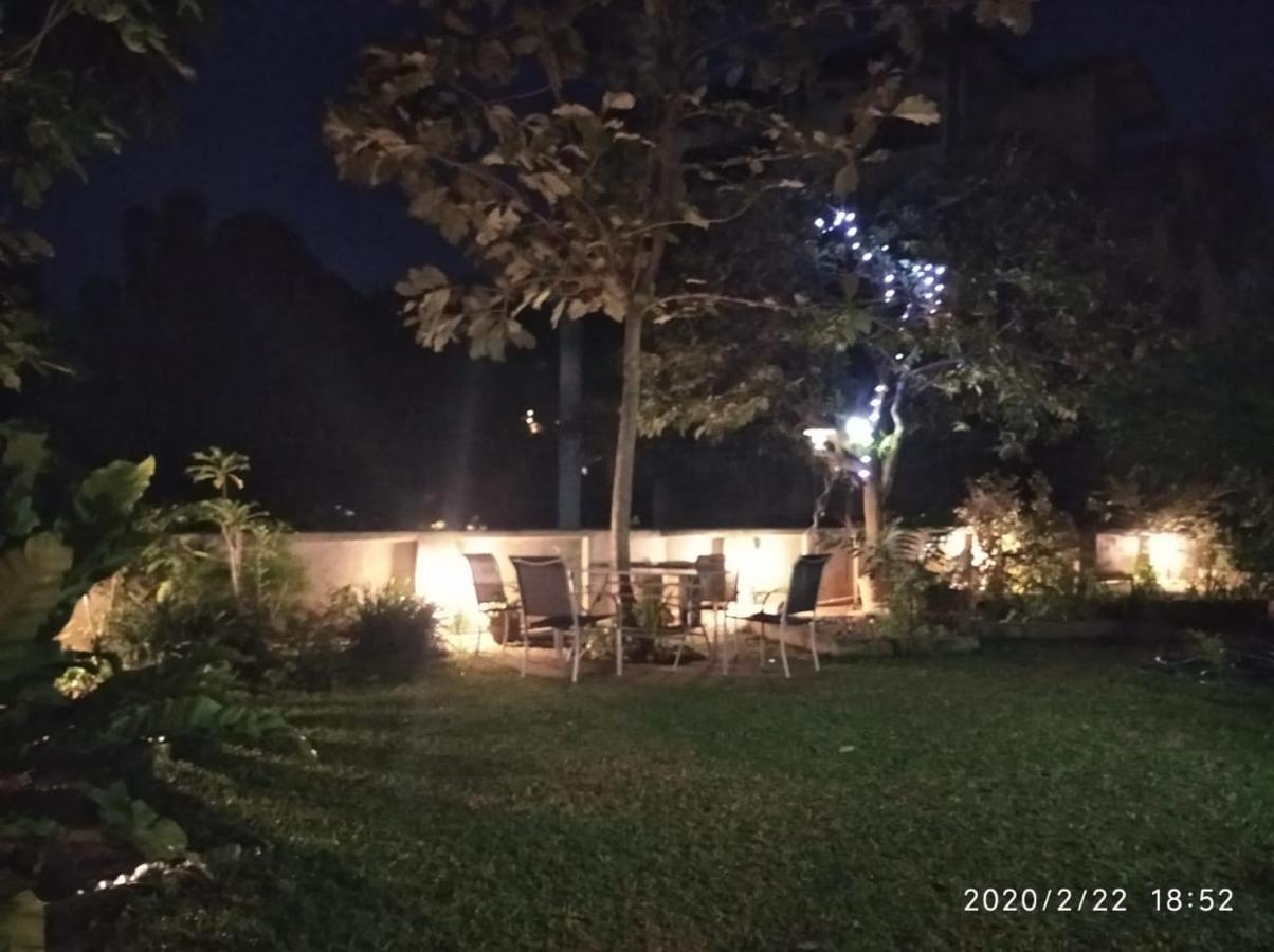 Don'S Lounge & Villa Канді Екстер'єр фото