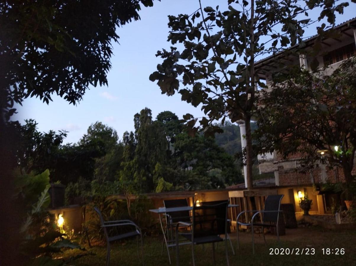 Don'S Lounge & Villa Канді Екстер'єр фото